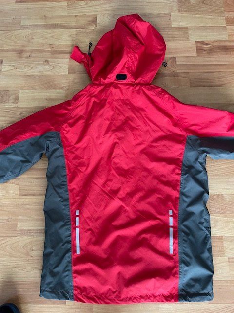 Rukka Giacche: Rukka Regenjacke, rot-grau, Grösse S – Usato da Niederweningen venduto da sho_mb8y 1