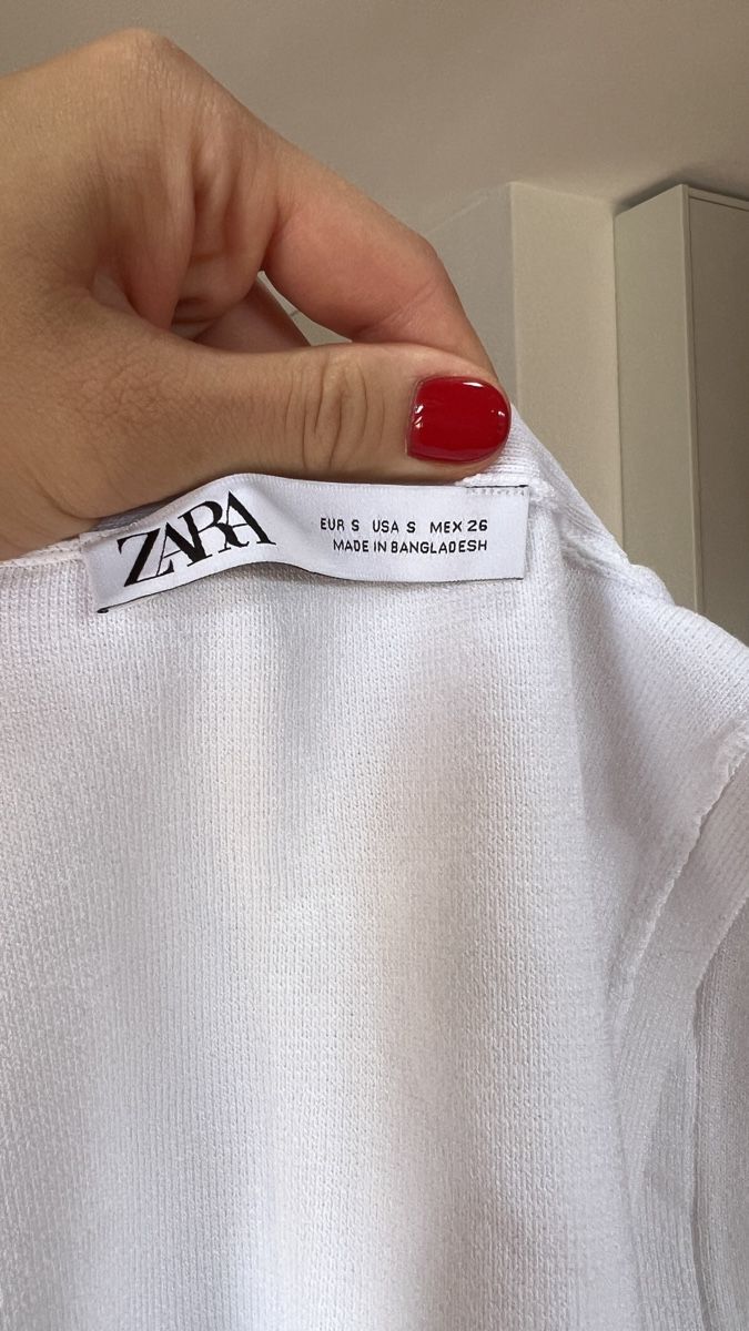 Zara Top: White tank top – Nuovo (secondo la descrizione) da Zürich venduto da eli_t8nw 3