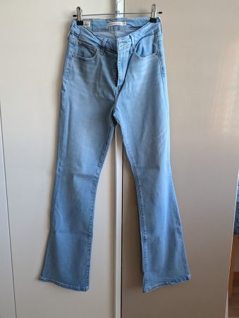 Levis 725 Bootcut hellblau W26 L30