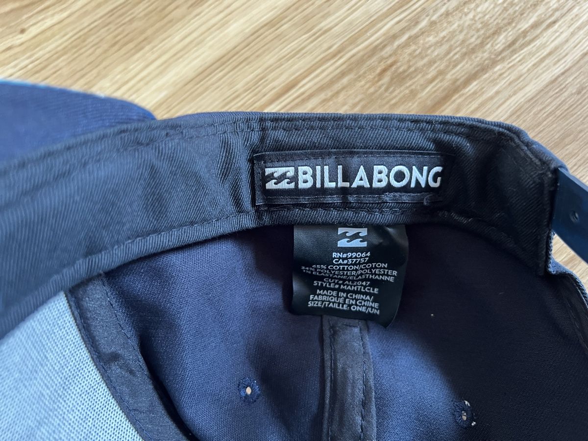 Billabong Copricapi, berretti & cappellini: Billabong Cap/Kappe, dunkelblau mit Muster-Top! – Usato da Reinach BL venduto da Roger.Walliser 2