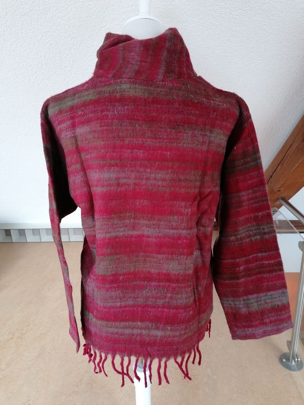 Pulls & Sweat-shirts: Kuscheliger Pullover Fransen rot/grün Gr. One size Boom Baba – Neuf (Voir description) à Klingnau par vollmond36 2