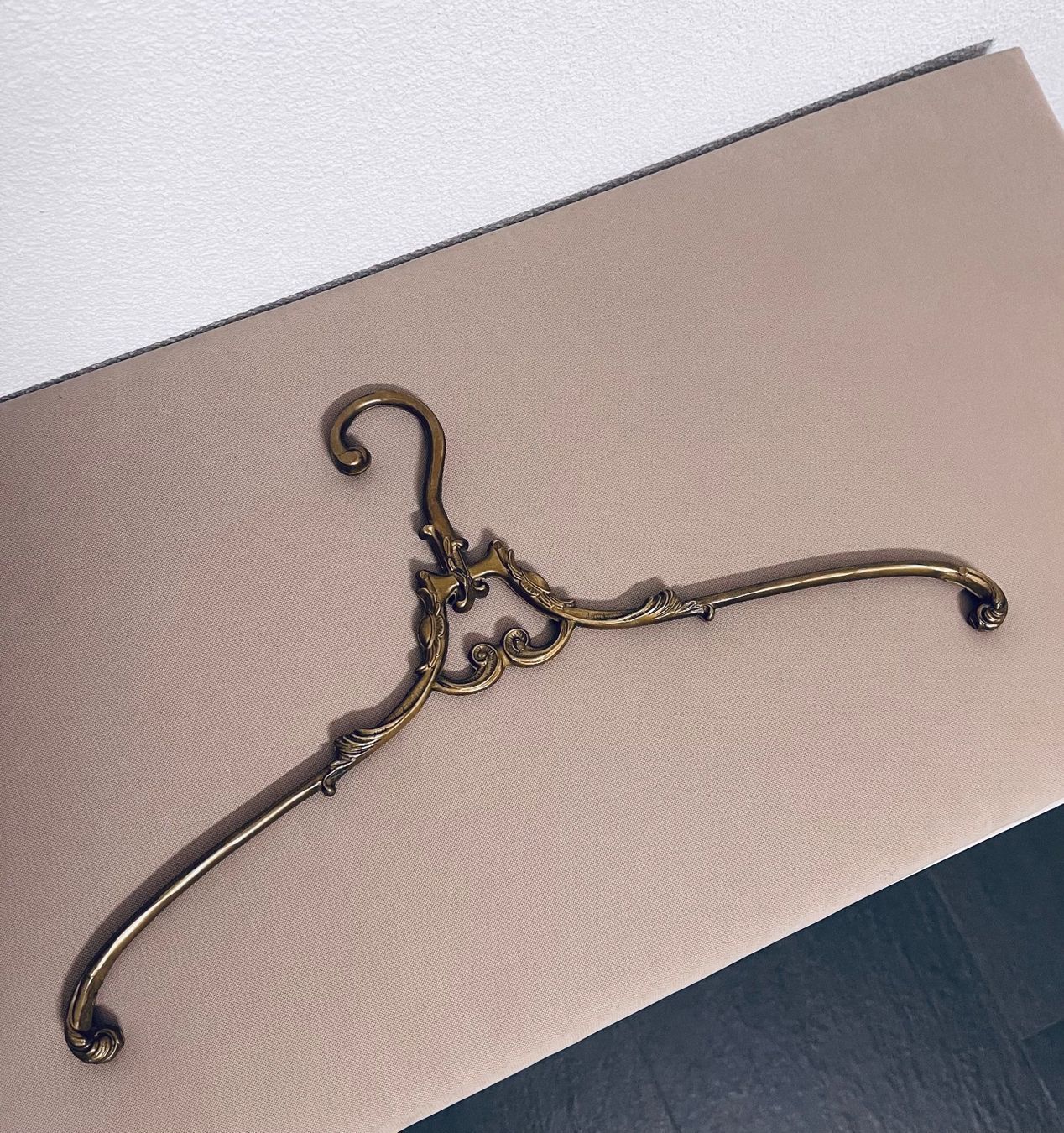 Kleiderbügel: Bronze oder Messing Kleiderbügel – Gebraucht aus Winkel von KaschmirArt 6