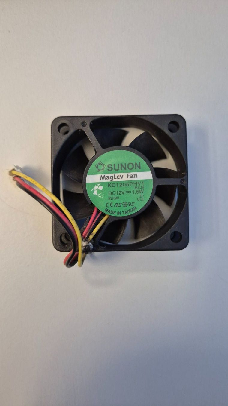 Componenti elettronici: 2x Sunon DC 12v 1.5W Fan – Usato da Büron venduto da Restposte 1