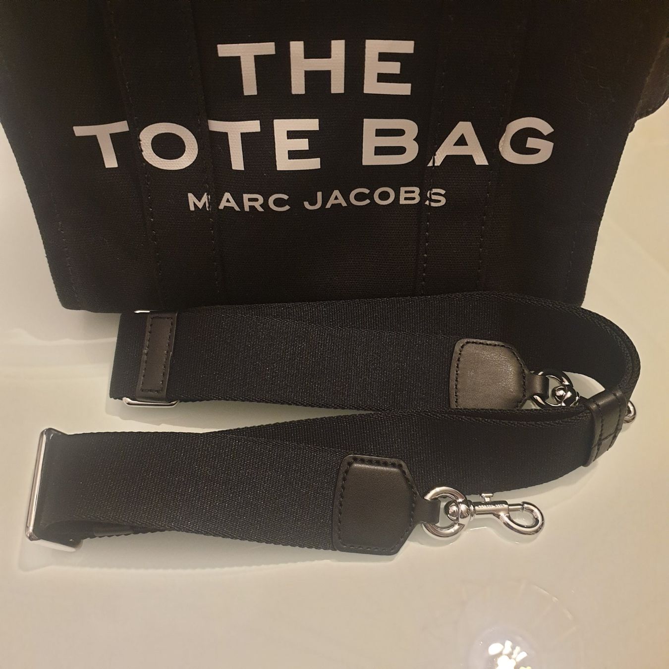 Marc Jacobs Borse: Marc Jacobs "The Tote Bag" small, schwarz – Nuovo (secondo la descrizione) da Neuendorf venduto da DeSiriA 9