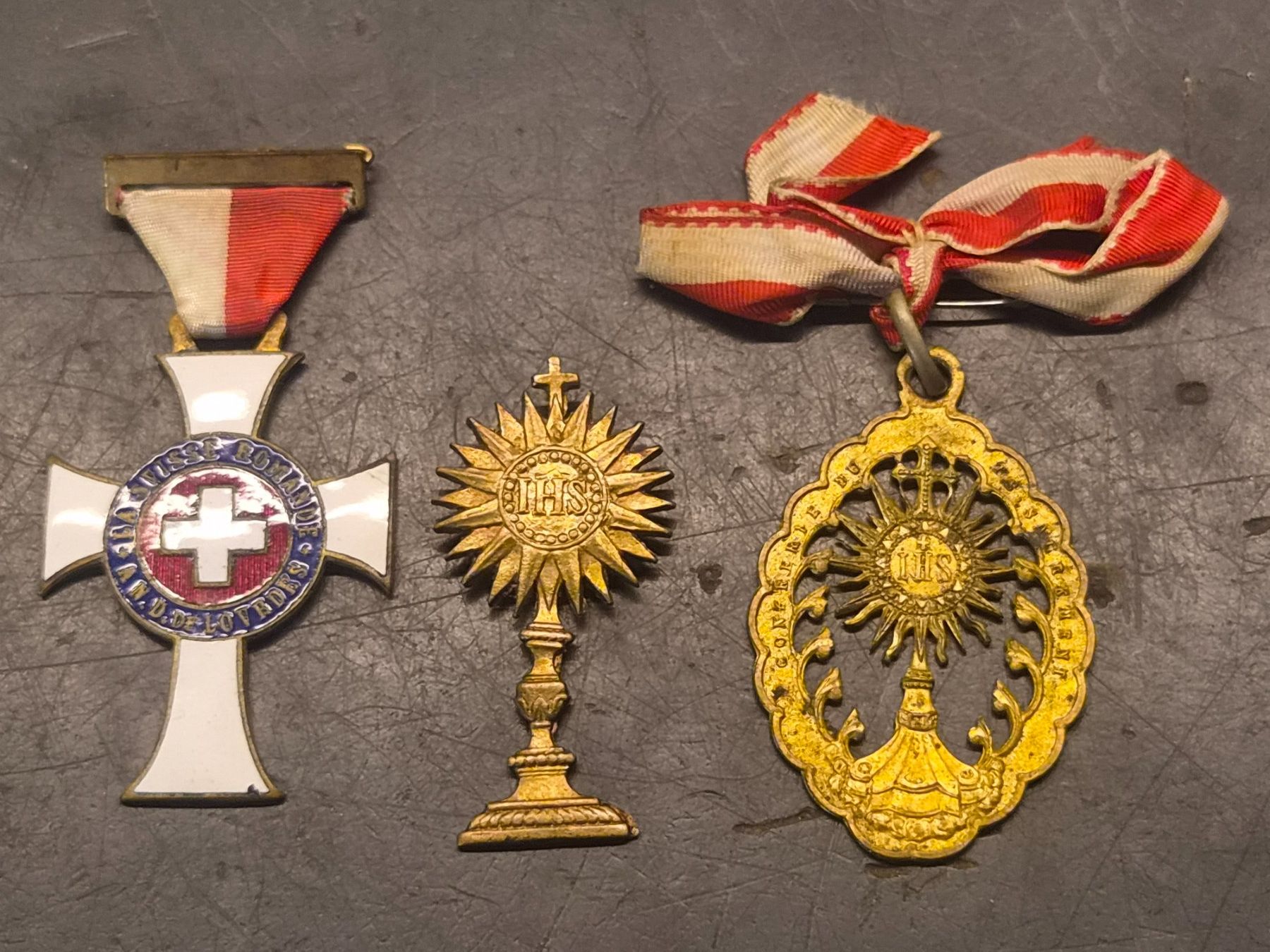 Medaglie: 3 médailles religieuse ancienne – Usato da Conthey venduto da greenday85
