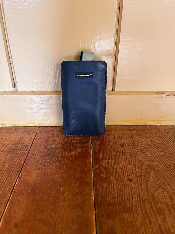 Cover & Protezioni schermo: Freitag Handyhülle blau – Usato da Camischolas venduto da annette.m