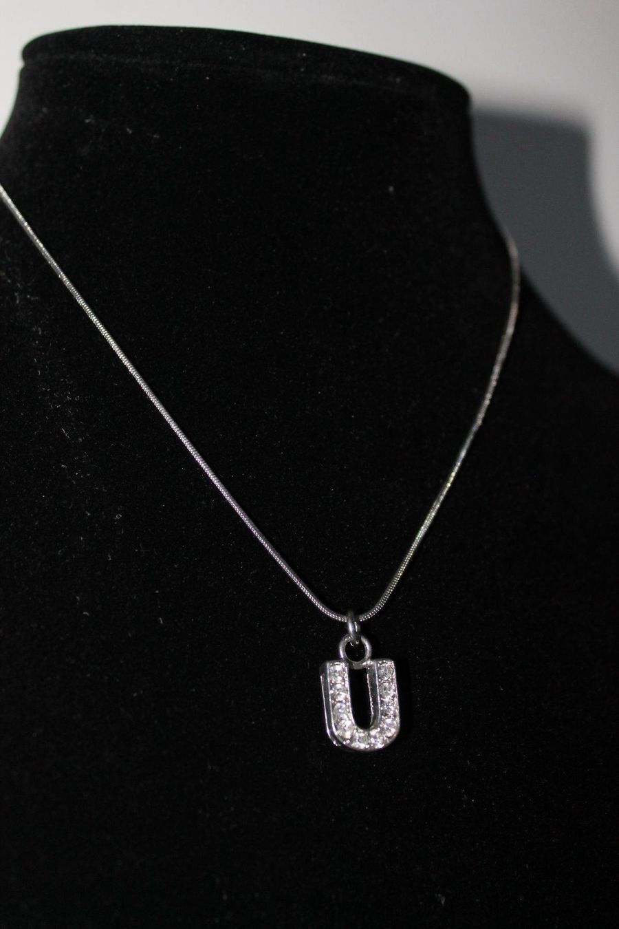 Catenine: Collier avec lettre prénom U & strass NEUF – Nuovo e nell'imballaggio originale da Agiez venduto da chouchanelle 3