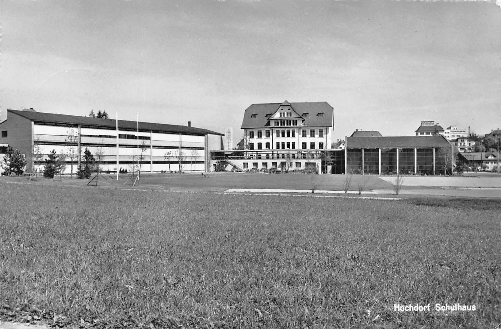 Cartes postales: Hochdorf  Schulhaus – D'occasion à Bichelsee par Gloeckner