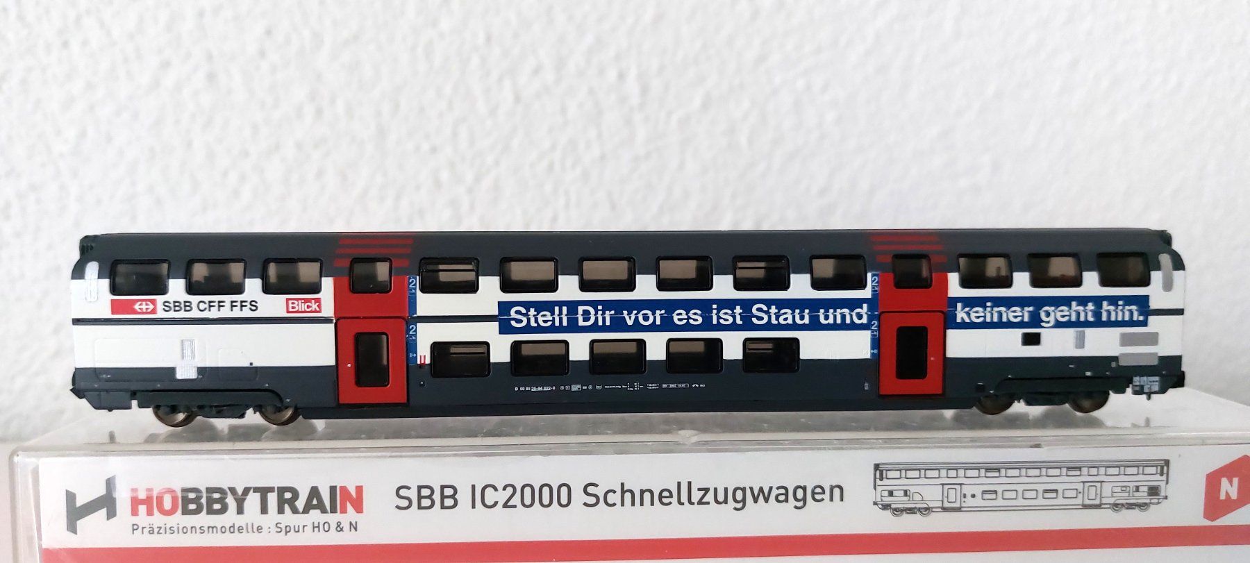 Hobbytrain Modellini di ferrovie: Hobbytrain SBB IC2000 2.Klasse " Stauwagen " – Nuovo (secondo la descrizione) da Biberist venduto da Ntrains 2
