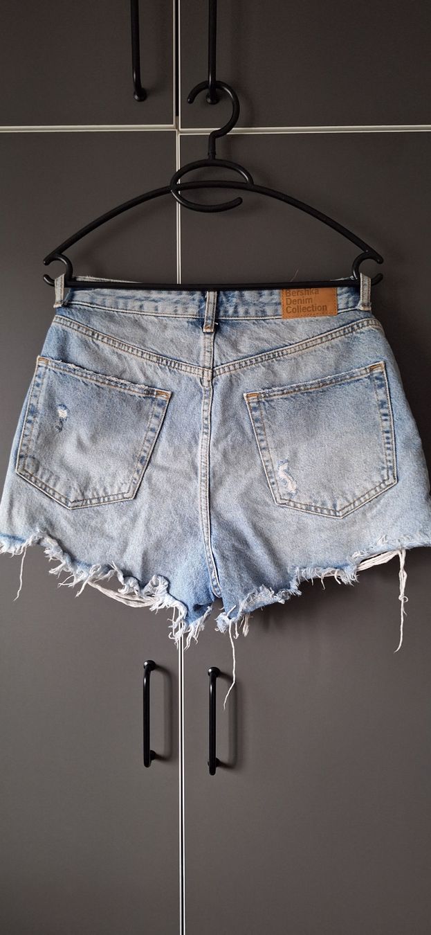 Bershka Pantaloni: Bershka Shorts – Usato da Luzern venduto da annina.staehli 1
