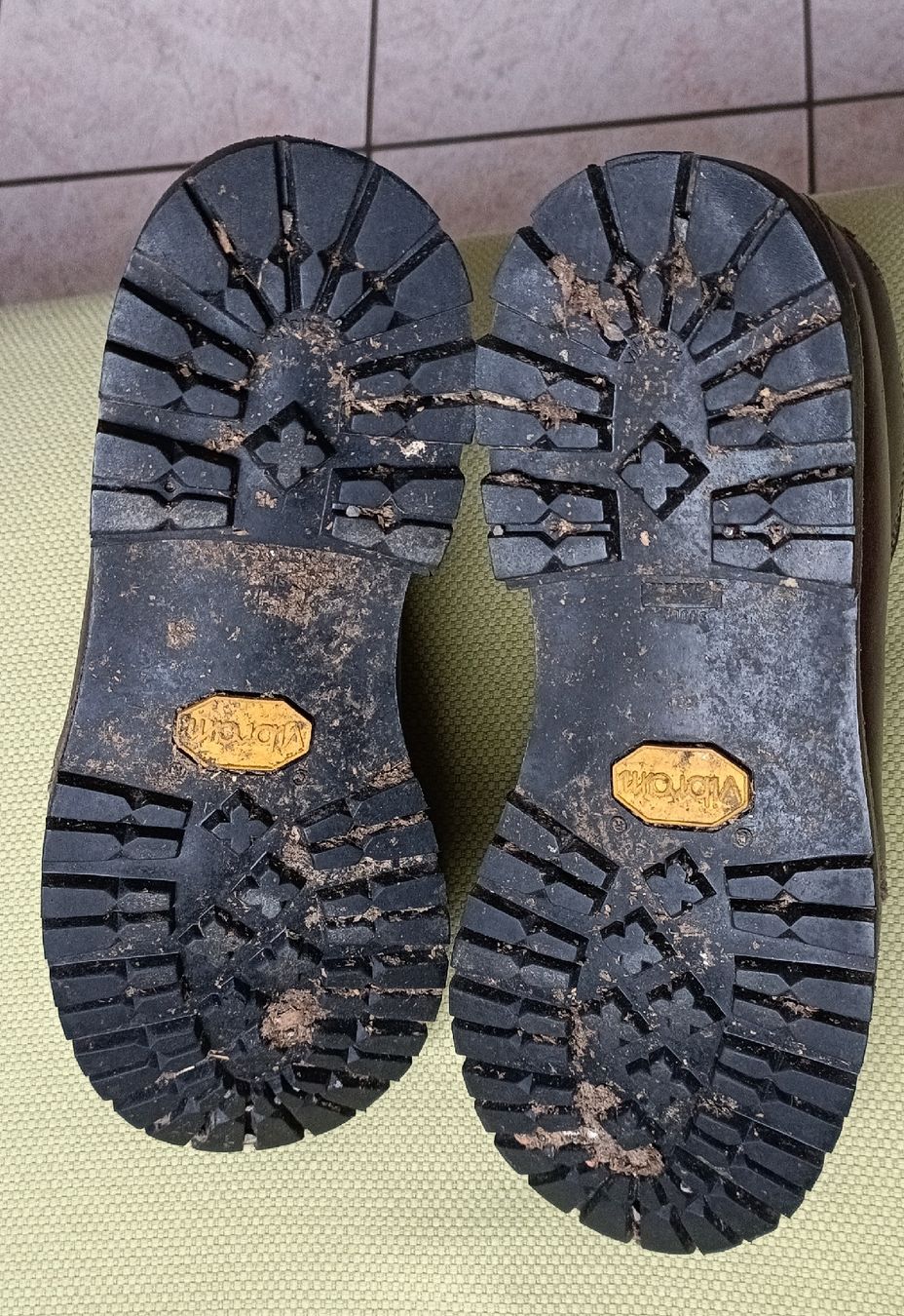 Vibram Scarpe da uomo: Leder Boot mit Vibram Sohle Gr 43 – Usato da Porza venduto da tbch 4