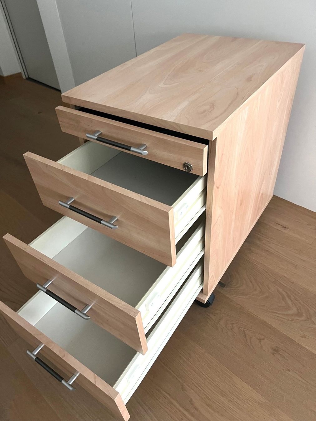 Livique Banconi: Büro Rollkorpus / Rollcontainer – Nuovo (secondo la descrizione) da Baar venduto da leo_j8vl