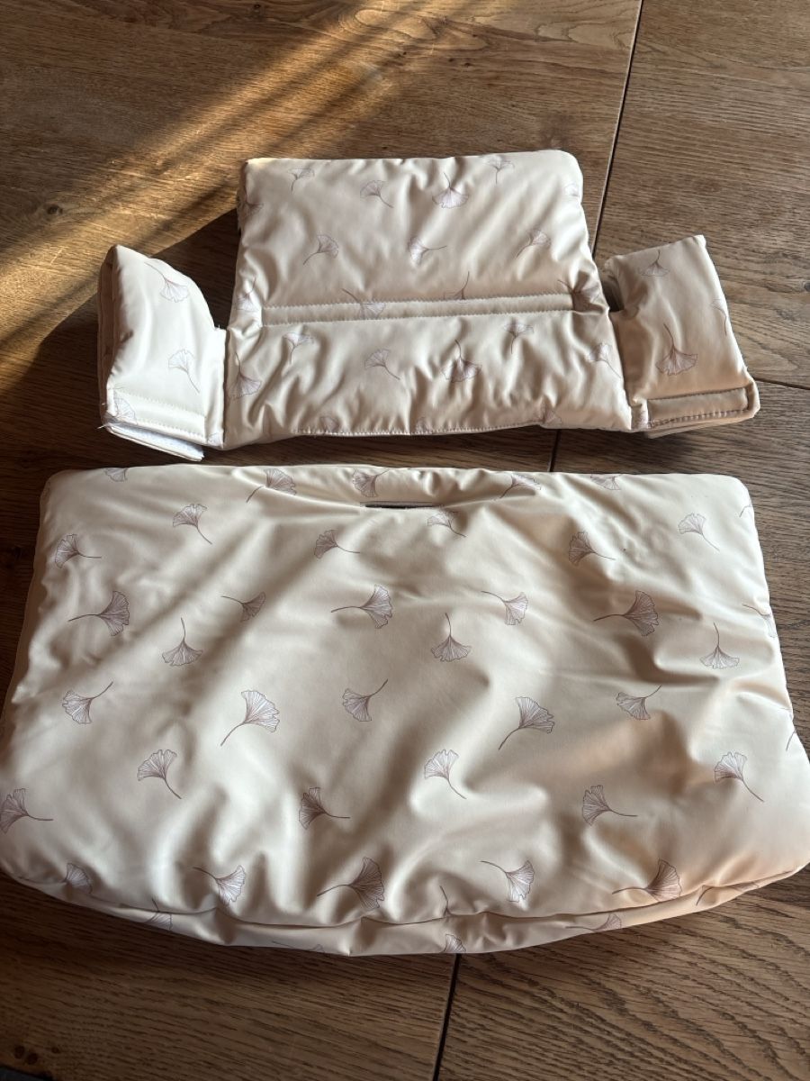 Hochstühle: Meyco beige Blumenmuster neu – Neu (gemäss Beschreibung) aus Hinterfultigen von mon_67pm