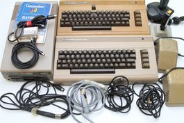 Zwei Commodore 64 mit Disk Laufwerk und Zubehör (Defekt)