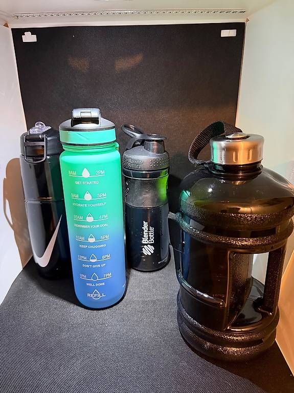 Gourdes & Thermos: Trinkflaschen Set zu verkaufen – D'occasion à Winkel par Sergiom
