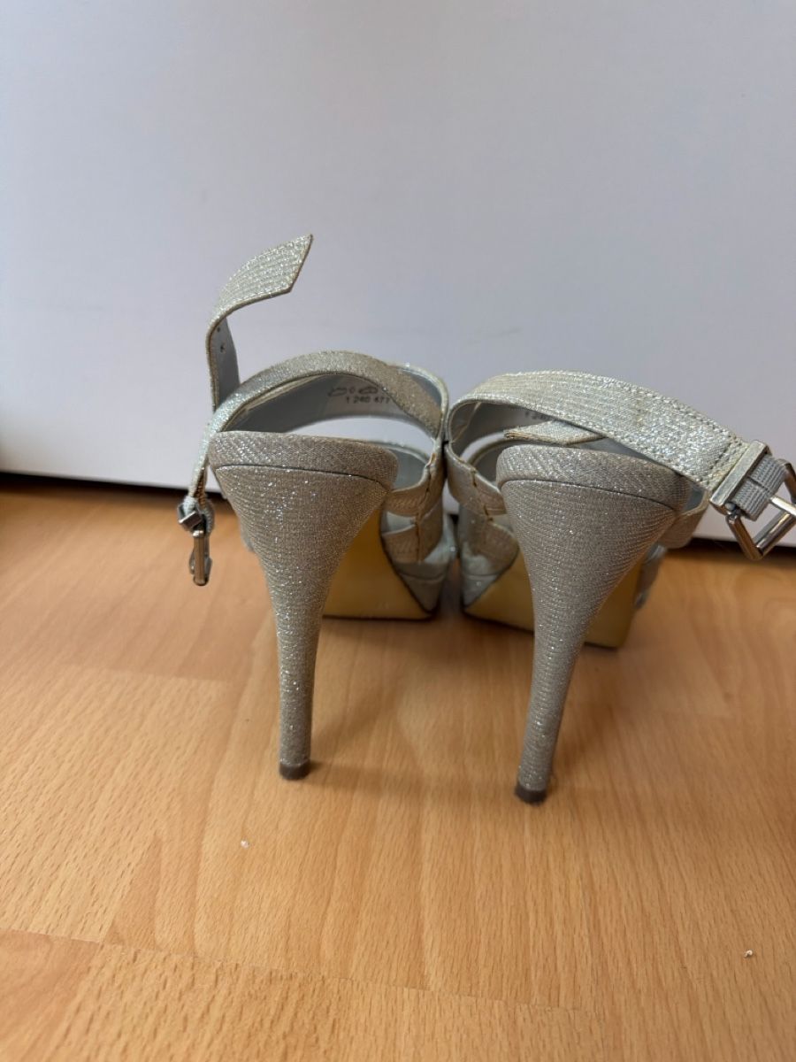 Scarpe da donna: Glitzer Sandalen Silber – Usato da Dagmersellen venduto da SabrinaZu 1