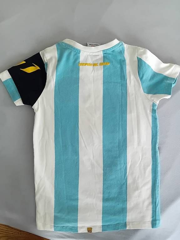 Camicie, T-shirt & Polo: Messi T-shirt grösde 98/ 104 – Usato da Leuzigen venduto da Loop_t