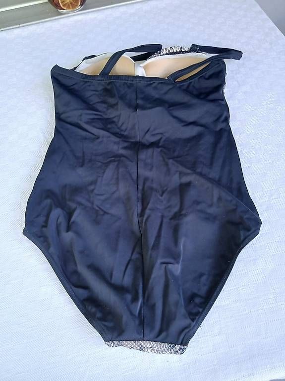 Badekleider & Bikinis: Schöner Badeanzug Gr. 40 – Gebraucht aus Arlesheim von edmss 1