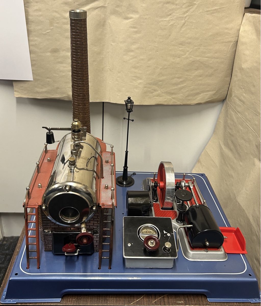 Wilesco Kit di modellismo & Modellini statici: Wilesco Dampfmaschine D-24 – Usato da Niederscherli venduto da dampfueli 7