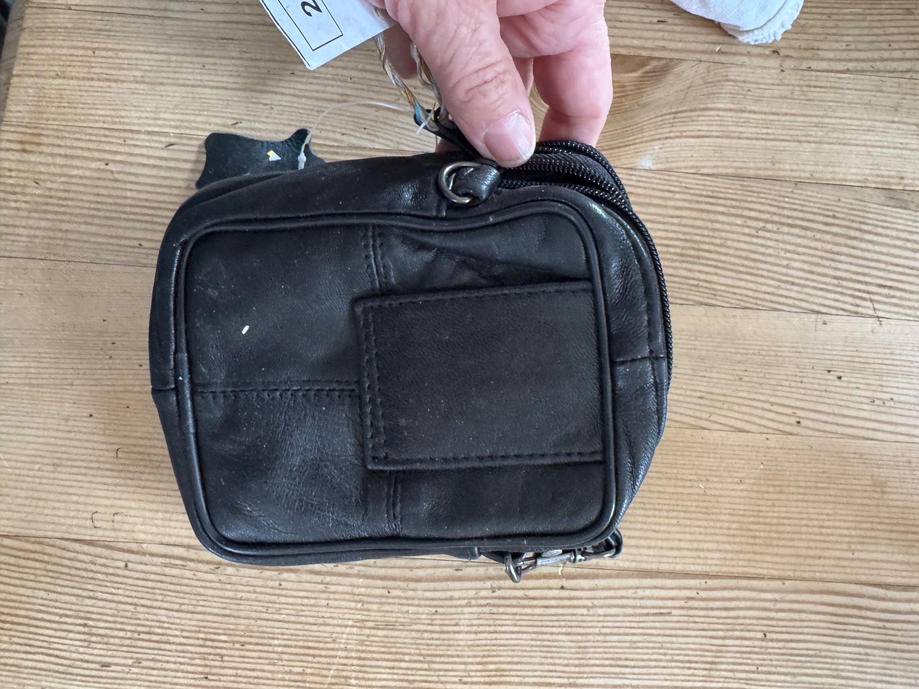 Altro in  Abbigliamento & Accessori: Sacoche en cuir véritable noir  et élégant. – Nuovo e nell'imballaggio originale da Veyrier venduto da Kimedovapa_1 1