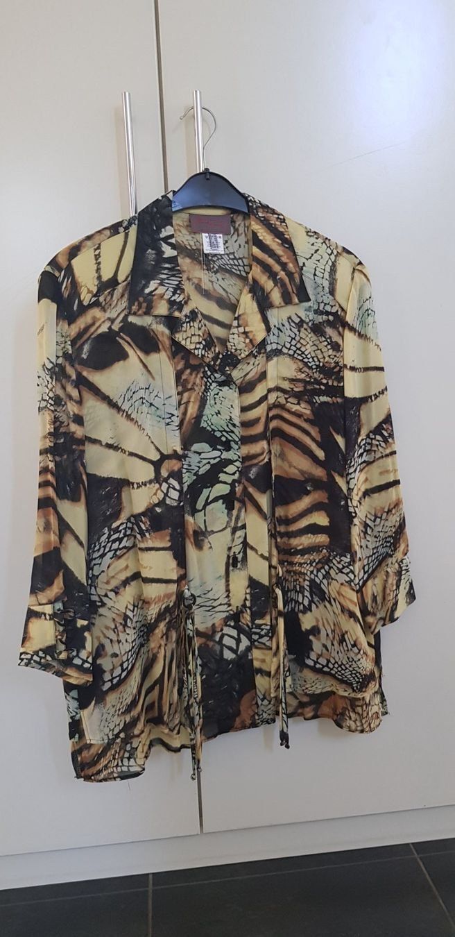 Blusen: Damen Bluse Gr. 44 (Sempre piu) – Gebraucht aus WALTERSWIL SO von thb_ybm8