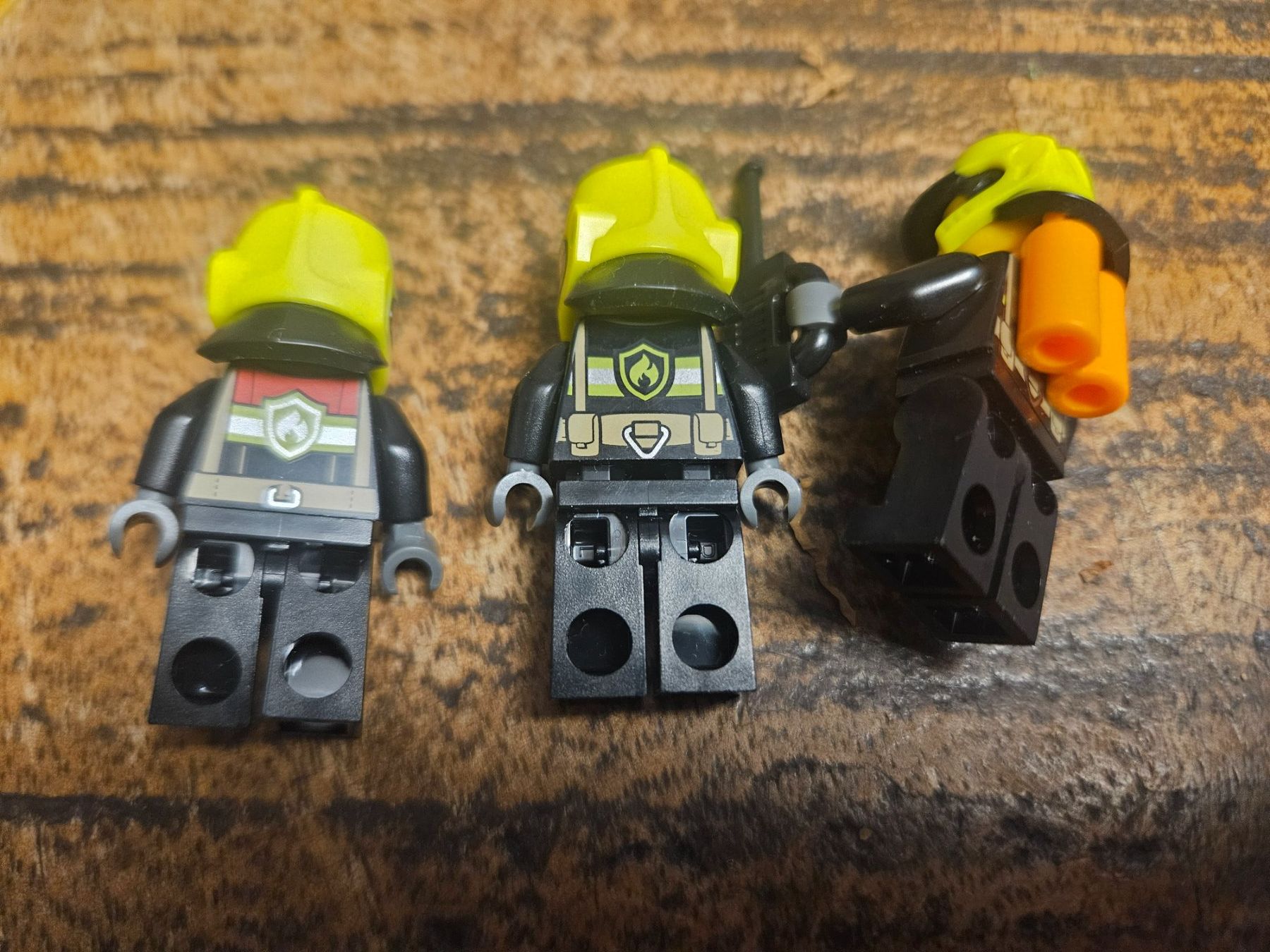 Lego Kit di costruzioni: lego lot de 3 figurines – Usato da Confignon venduto da Ecrofigs 1