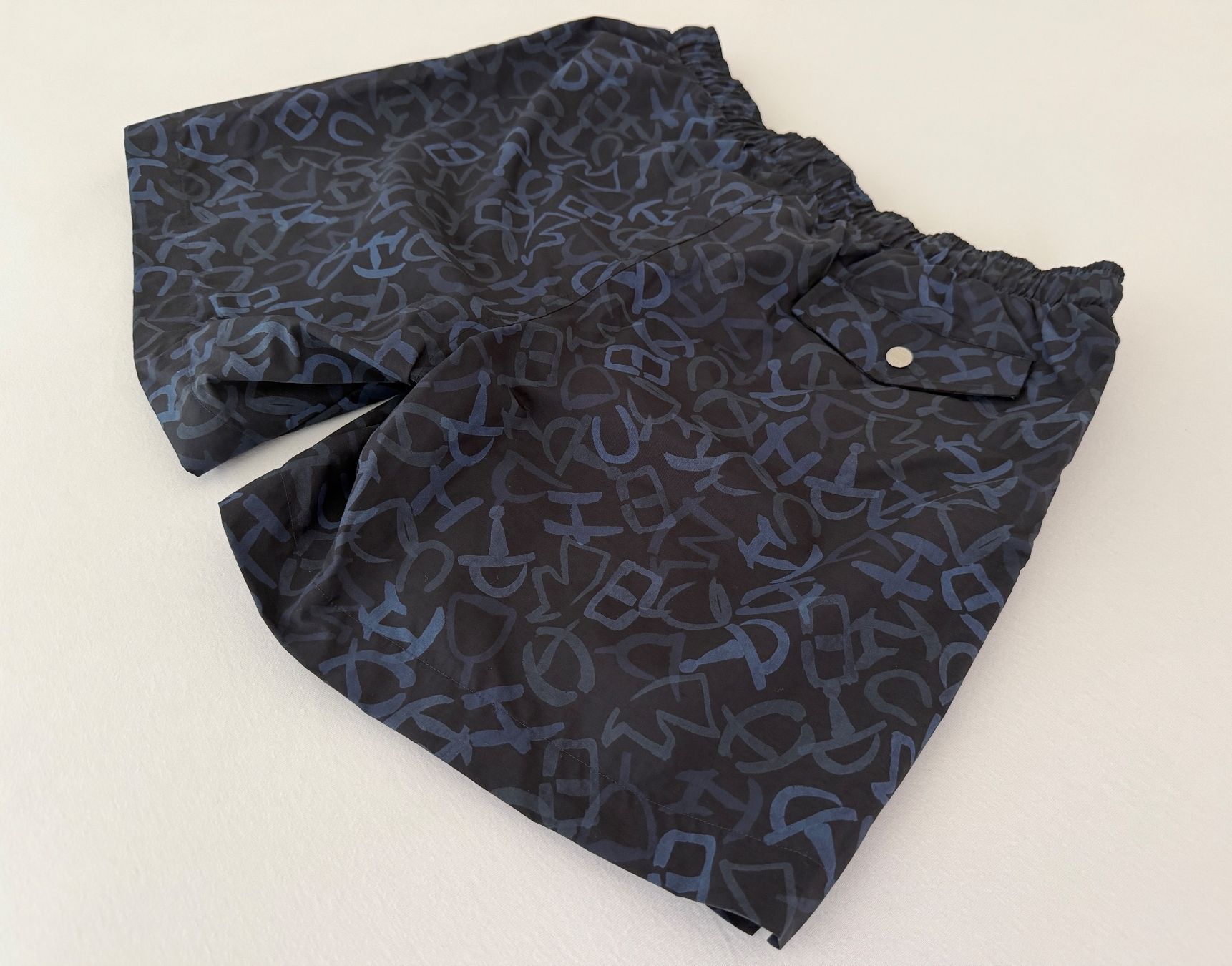 Hermès Badehosen: Hermès Badehose Imprime Calligraphie Equestre – Neu und originalverpackt aus Pfäffikon SZ von Redwulf34 8