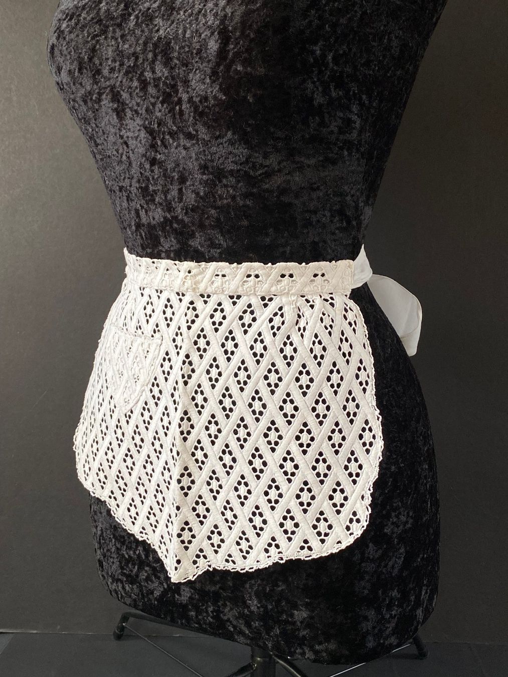 Abbigliamento & accessori d'epoca: Vintage Servierschürze – Usato da Schaffhausen venduto da VintageCity