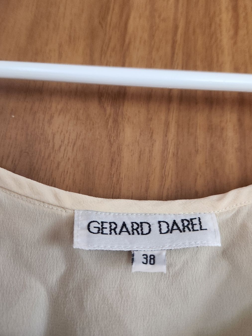 Gérard Darel Tops: Top en soie Gérard Darel Taille 38 crème – D'occasion à Niedergösgen par Eva2410 3