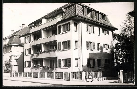 Cartoline postali: AK Zürich, Strassenpartie mit Wohnhaus – Usato da Berlin venduto da bartko-reher