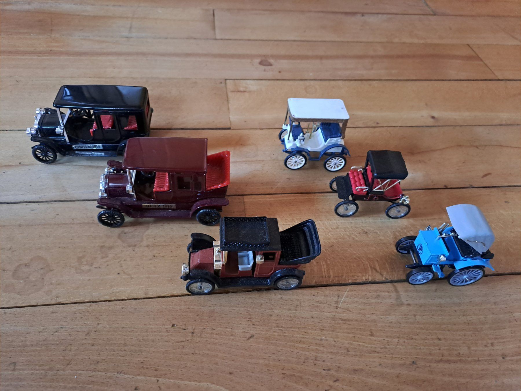 Modellautos: Konvolut 6 Modellautos Oldtimer aus Kunststoff – Gebraucht aus Wängi von Raettli10 3