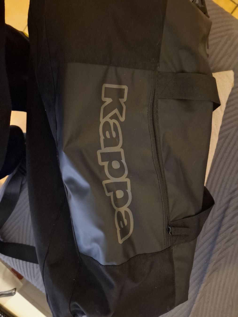 Kappa Borse: Borsa sportiva Kappa nera, spaziosa e resistente! – Usato da Monte Carasso venduto da Buttefly 1