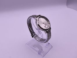 Damen Uhr  (läuft mit  Garantie)