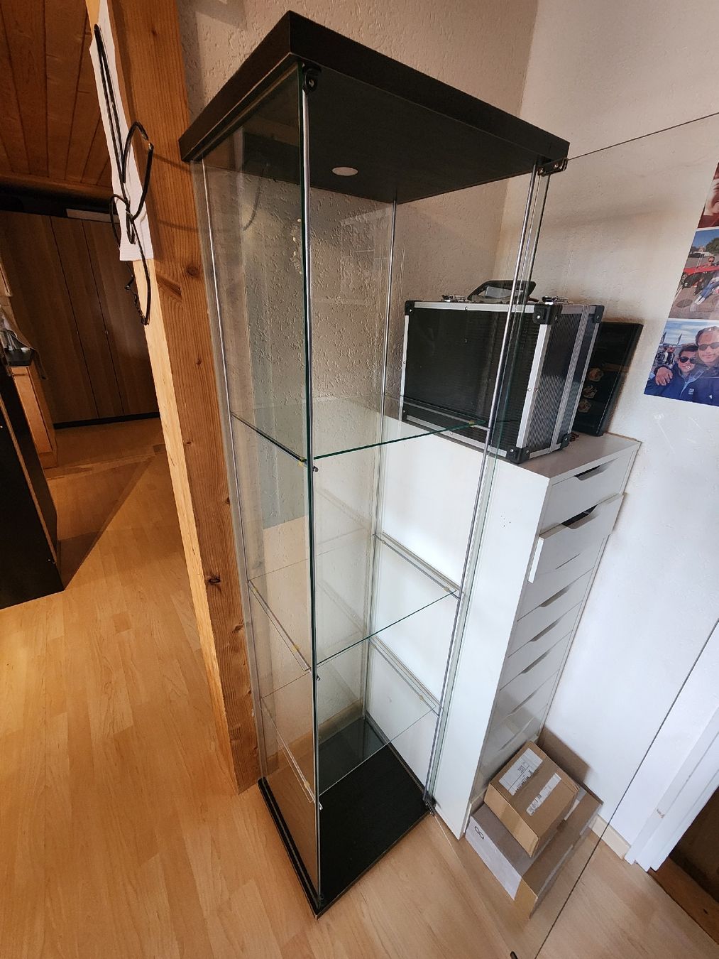 Glasvitrine gebraucht mit Abnutzungsspuren (Gebraucht) in Wohlen AG für CHF 10 – nur Abholung auf Ricardo kaufen