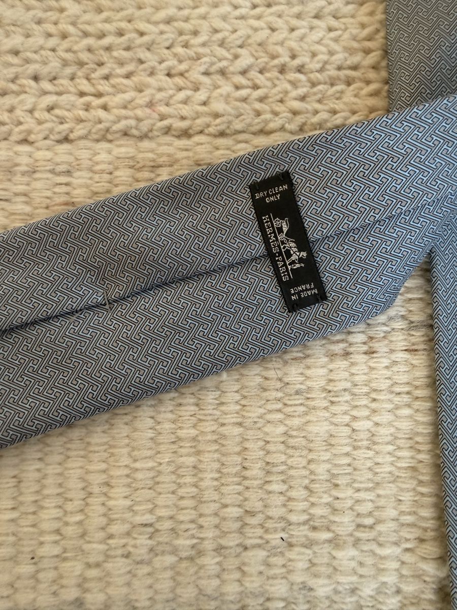Hermès Cravatte: Orginal Hermès Krawatte grau/blau – Usato da Zürich venduto da mon_gq6r