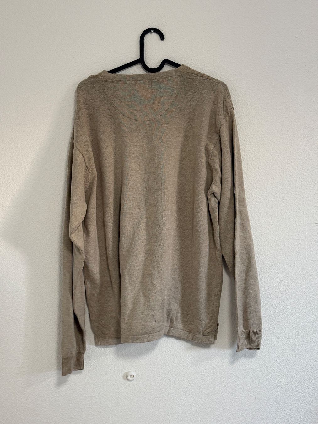 IZOD Essentials Pull à col en V uni pour homme, calibre 7, rouge vélo
