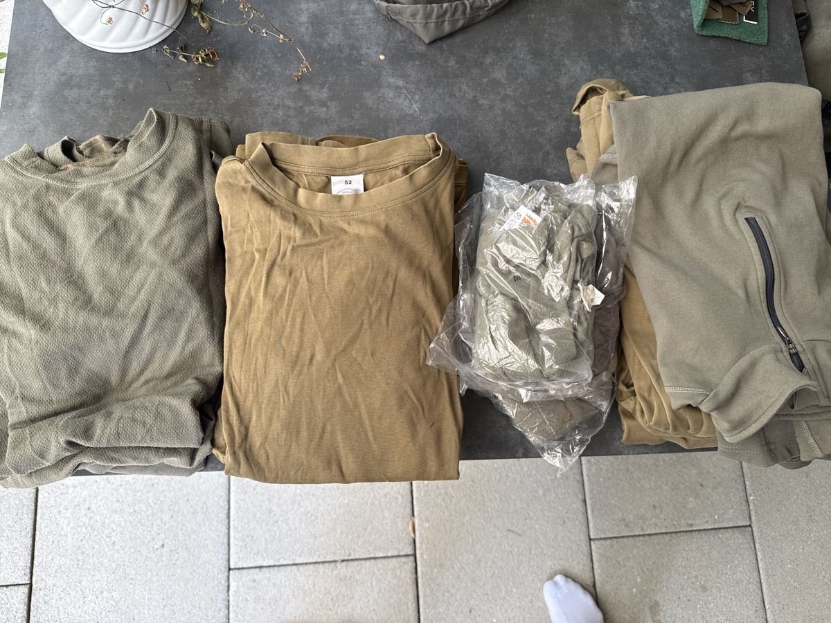 Schweizer Armee Kleiderpakete: Schweizer Armee Kleidung – Neu (gemäss Beschreibung) aus Ennetbaden von steve-ou