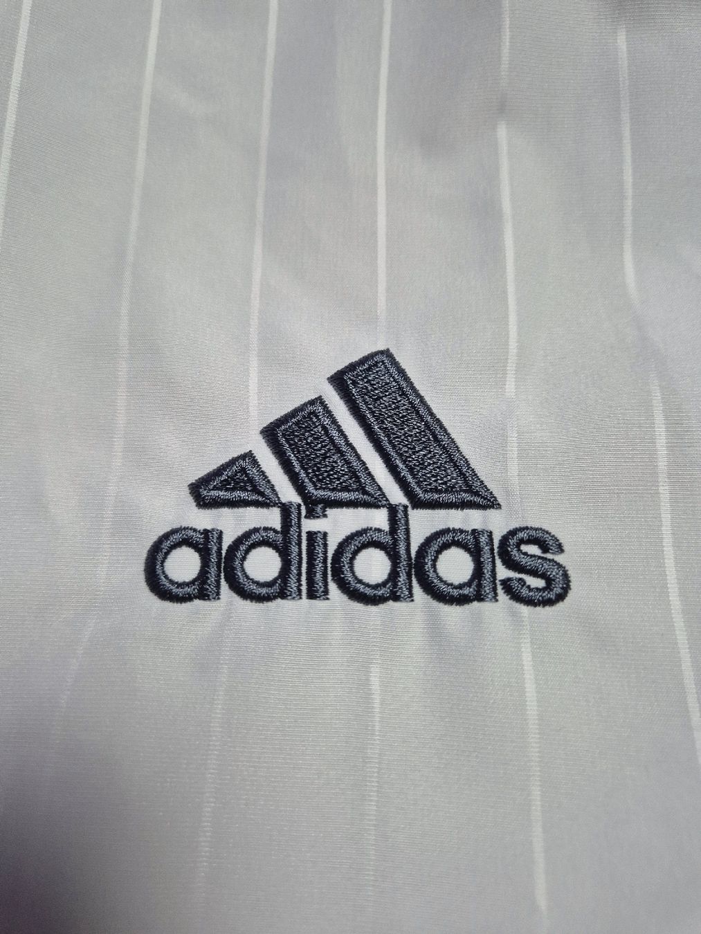 Adidas Giacche: Adidas 15/16 Real Madrid Jacke Grösse M oder L – Nuovo (secondo la descrizione) da St. Gallen venduto da CaliSunshine 3