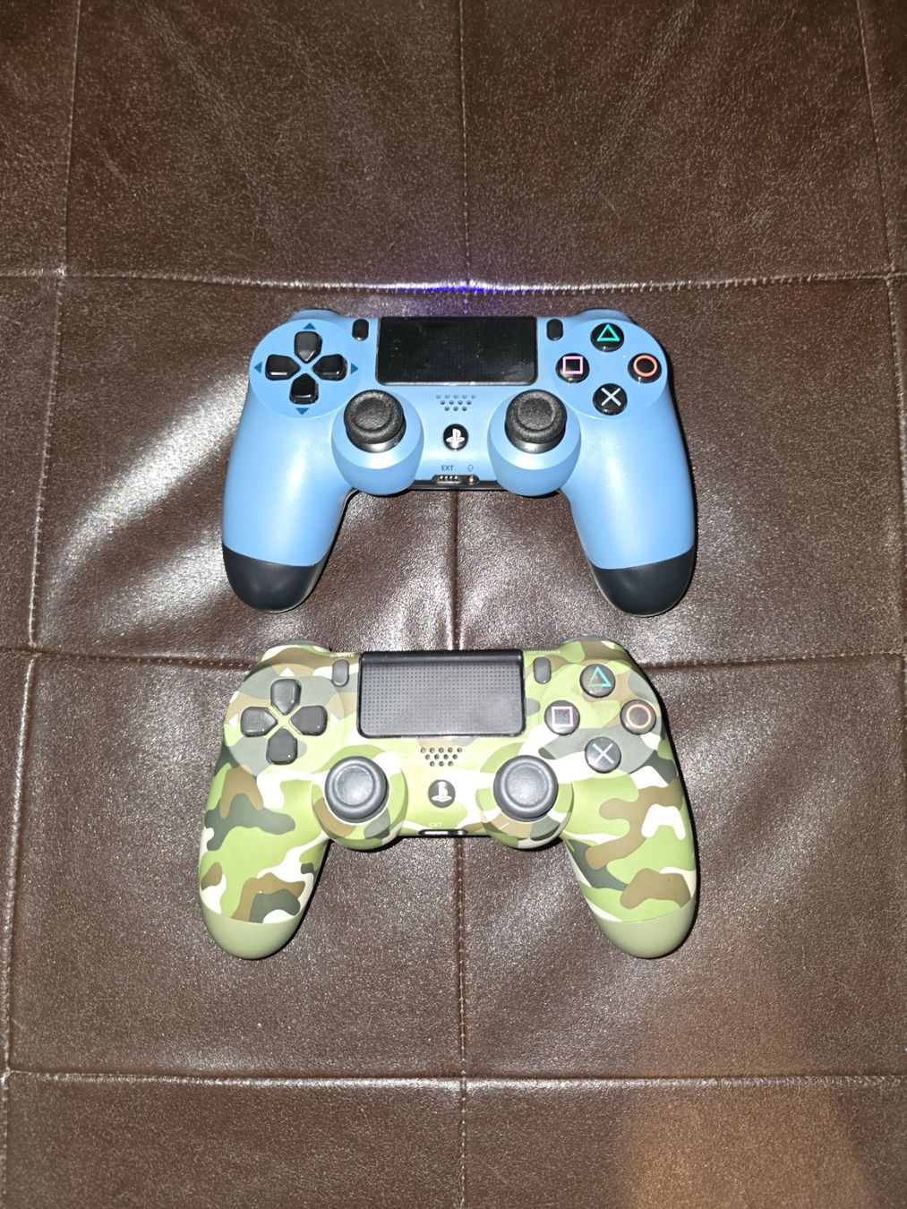 Sony Konsolen: 2 mal Sony PS4 Controller – Gebraucht aus Bronschhofen von dvnb
