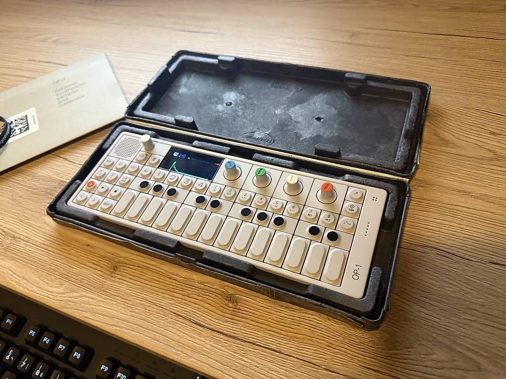 Instruments de musique: OP-1 Sampler Synthesizer – D'occasion à Gwatt (Thun) par theo360