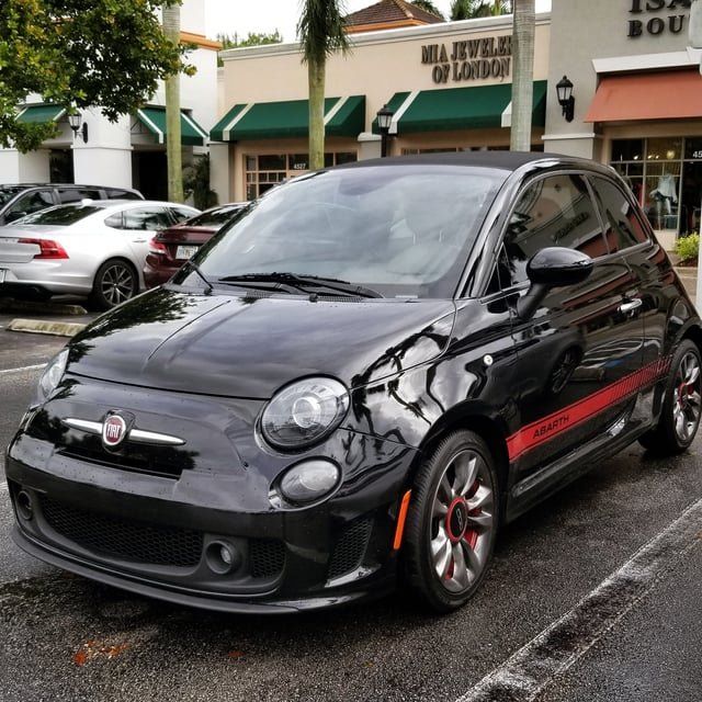 Abarth Tutti pezzi di ricambio auto: Fiat 500 Abarth Frontemblem Leiste – Usato da Tobel venduto da I.L 4