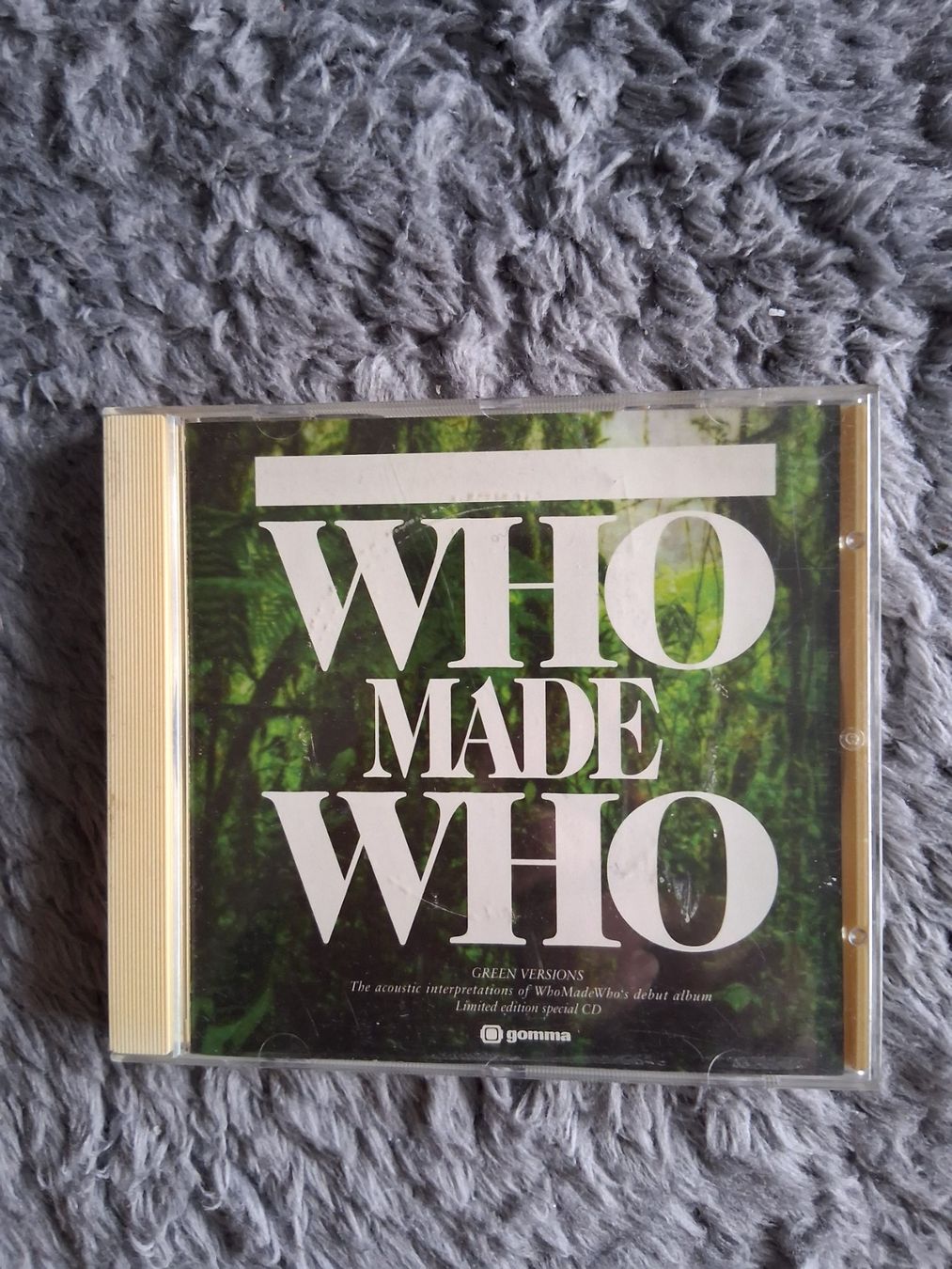 CDs: WHO MADE WHO    GREEN VERSION     CD – Gebraucht aus Wetzikon ZH von Ramones01