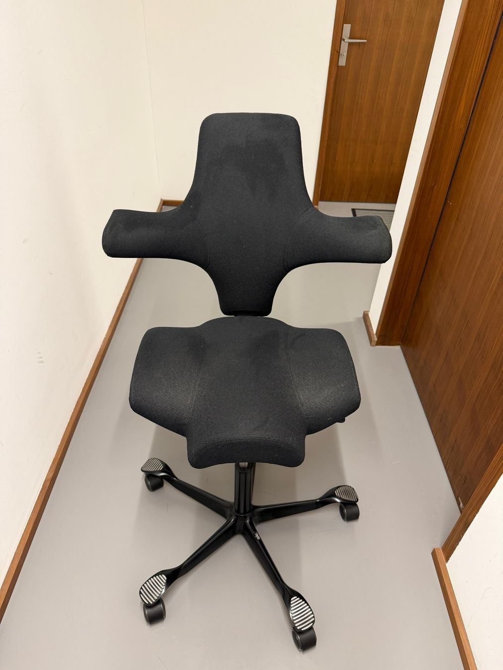 Håg Sedie: HAG Capisco 8106 Xtreme Bürostuhl – Usato da Horgen venduto da Pezi8810