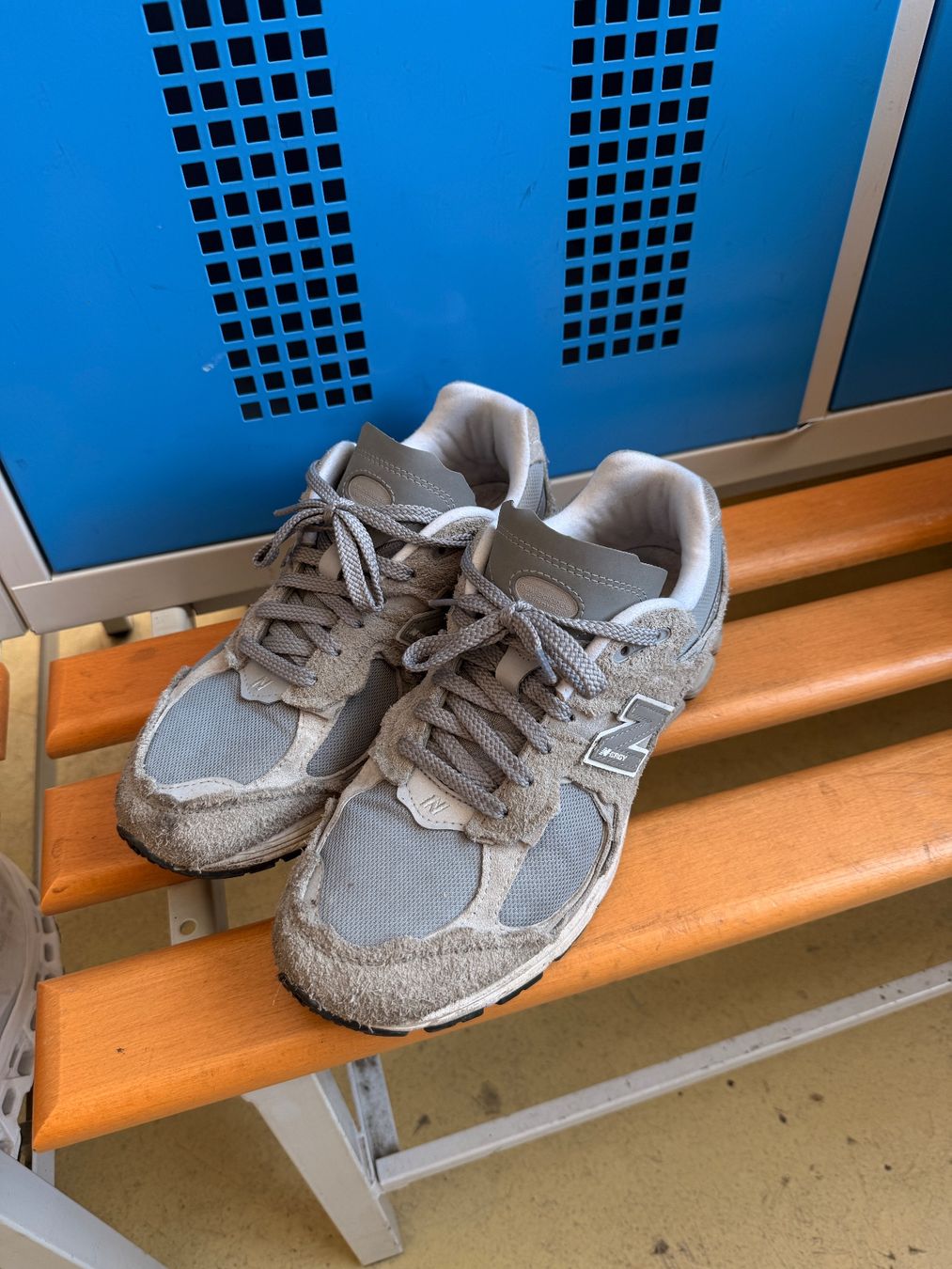 New Balance Chaussures hommes: New Balance 2002r Protection Pack Grey 42.5 – D'occasion à St. Gallen par samuel9408