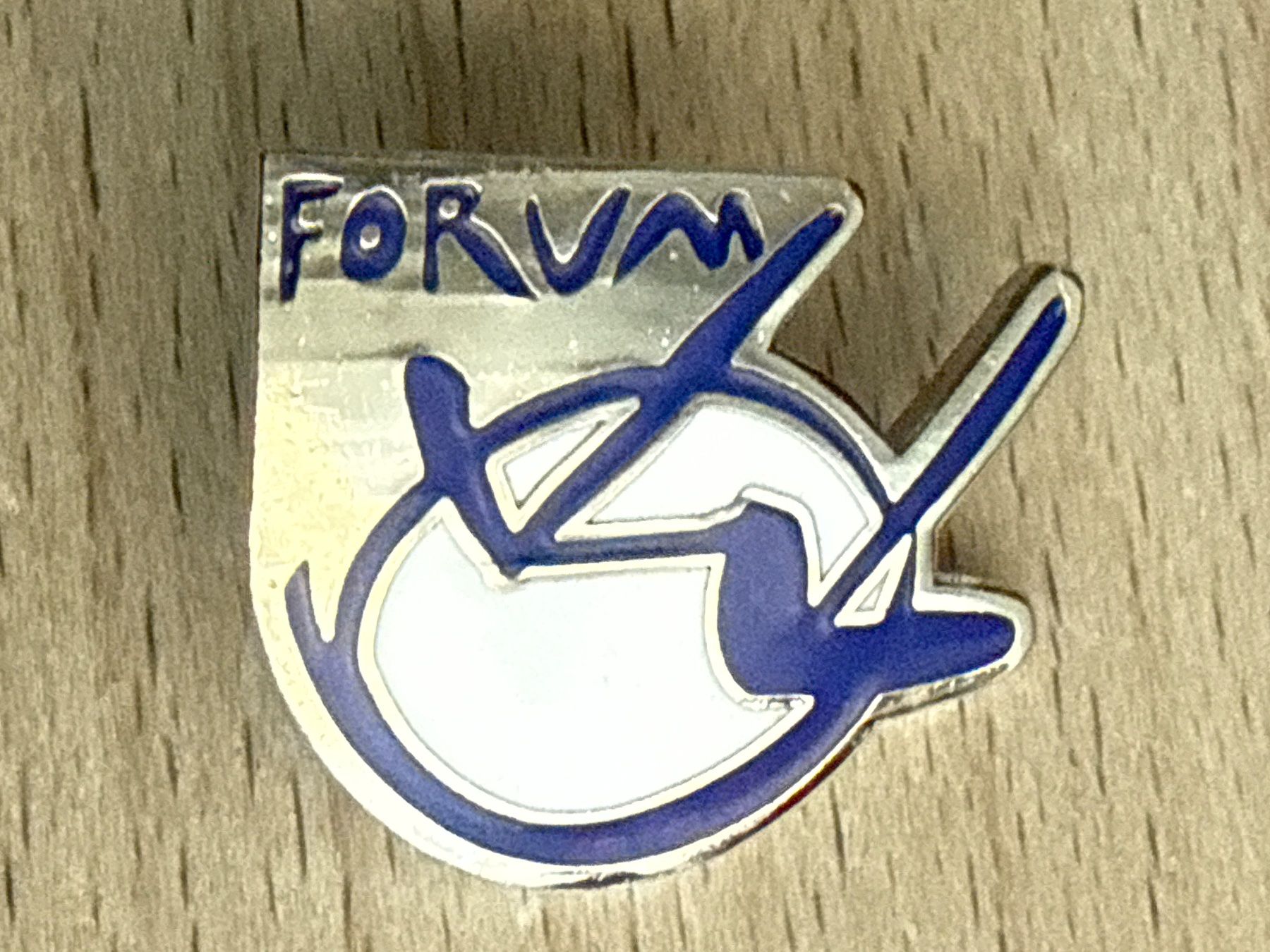 Plaquettes & Badges: Pin Forum – D'occasion à Glattbrugg par Schweigmatt