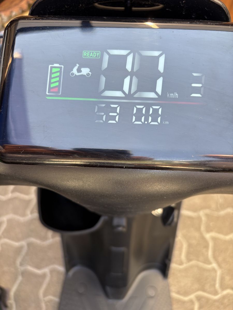 Scooter: Aversus E-Scooter – Usato da Oberbuchsiten venduto da Tesin3 4