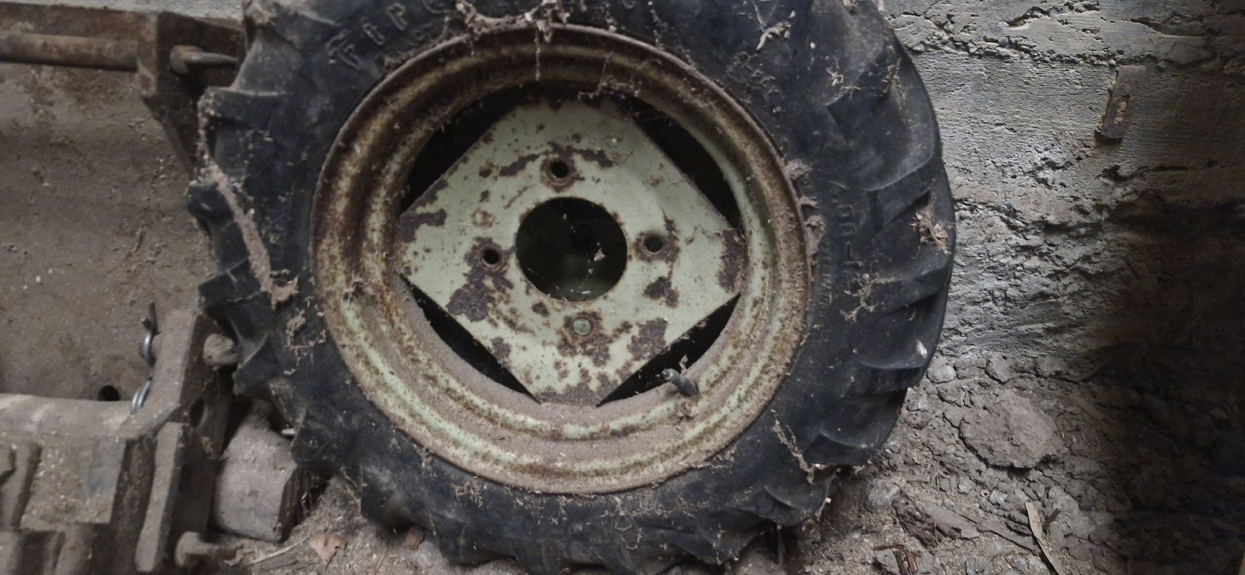 Firestone Pneus & Roues: Motormäher Reifen – D'occasion à Giswil par R-Buehrer 1
