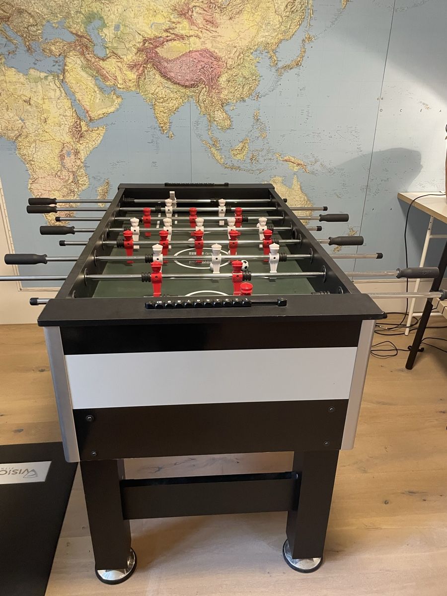 Spiele: Robuster Tischfussballtisch – Gebraucht aus St. Gallen von BrunoArchibald