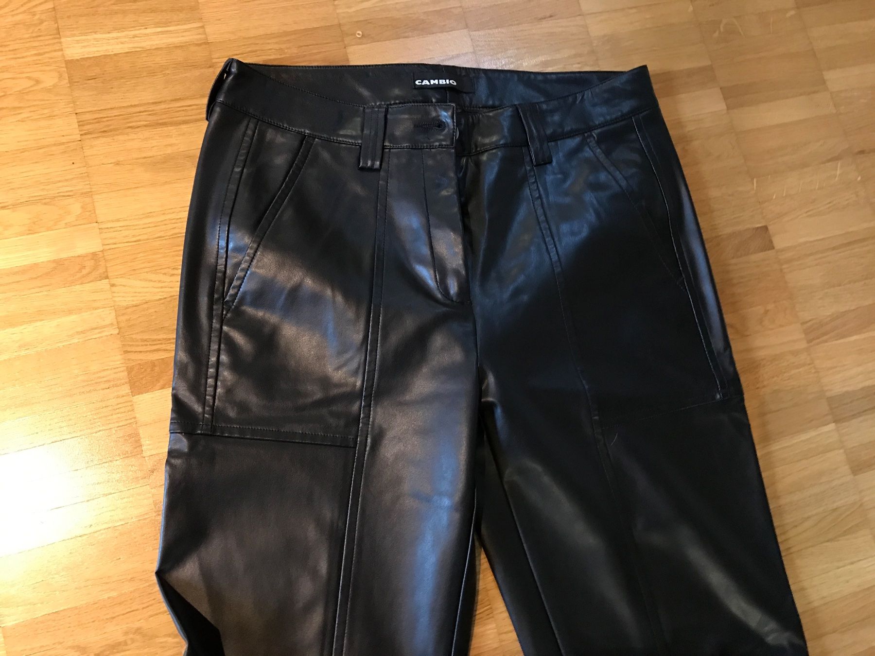 Cambio Hosen: Coole Cambio Kunstlederhose Gr 36 – Neu (gemäss Beschreibung) aus St. Margrethen SG von kellenbh 2