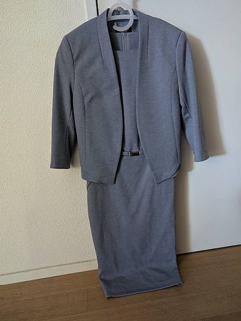 Etuikleid mit Jacke